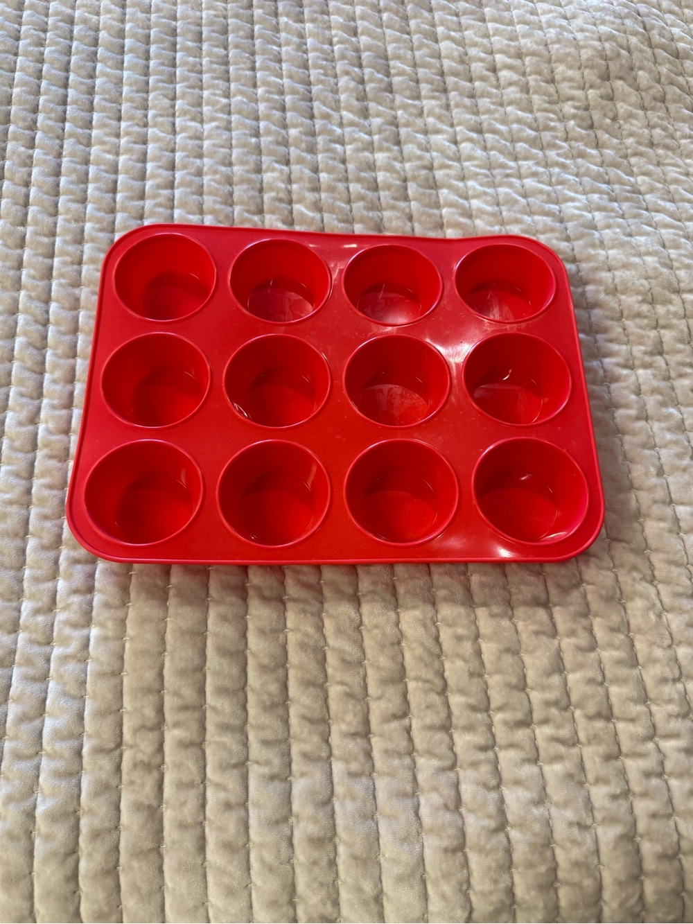 Red 12-Cup Silicone Muffin Pan